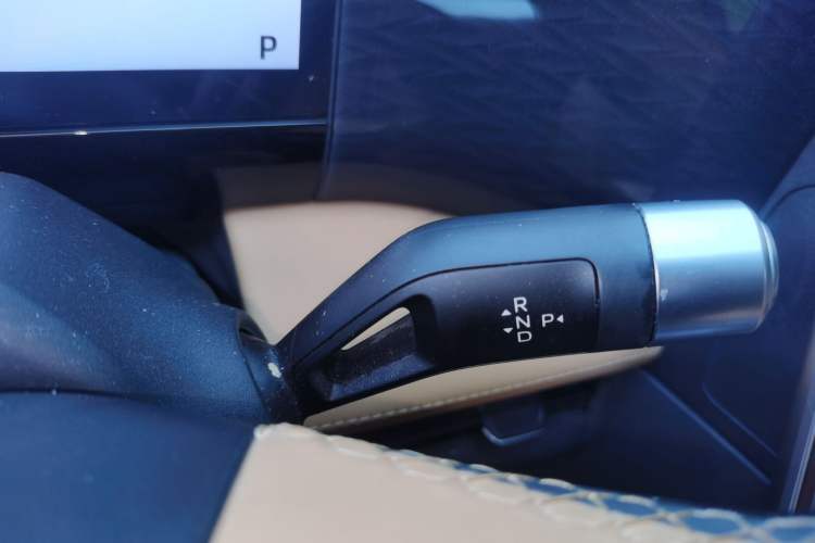 Used Geely Galaxy L7 2023 1.5T 115 km Starship Gear Lever