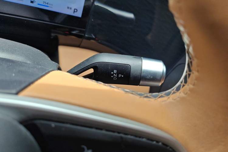 Used Geely Galaxy L7 2023 1.5T 115 km MAX Gear Lever