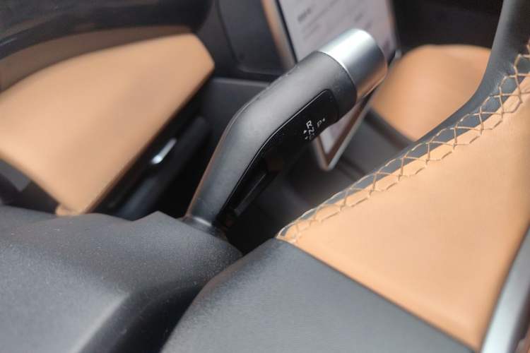 Used Geely Galaxy L7 2023 1.5T 115 km Starship Gear Lever