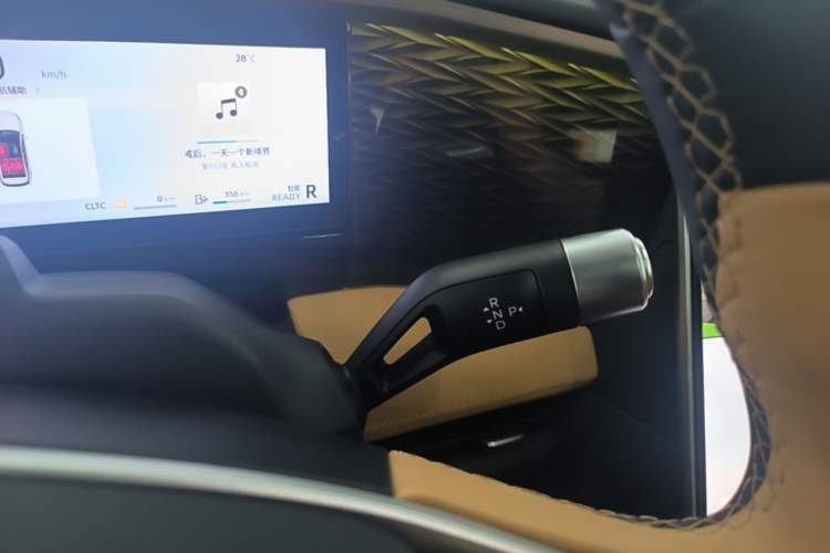 Used Geely Galaxy L7 2023 1.5T 115 km Starship Gear Lever
