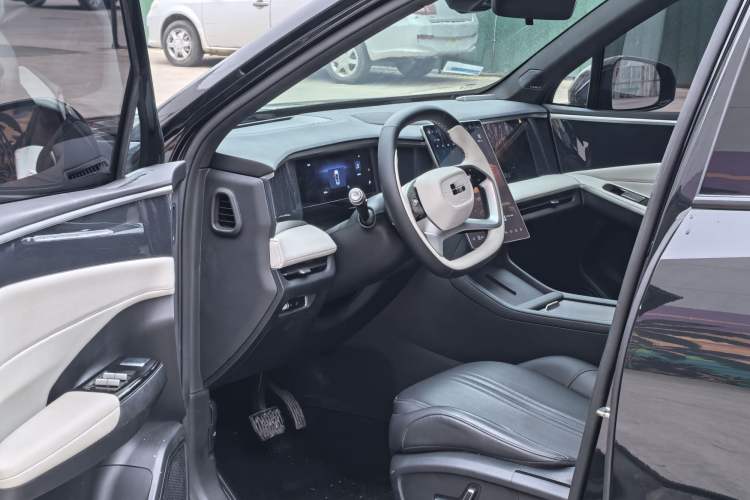 Used Geely Galaxy L7 2023 1.5T 115 km PLUS Interior 1