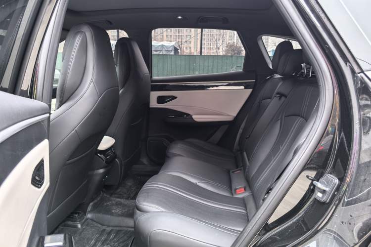 Used Geely Galaxy L7 2023 1.5T 115 km PLUS Interior 3