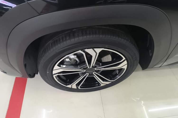 Used Geely Galaxy L7 2023 1.5T 115 km MAX Left Front Wheel Hub
