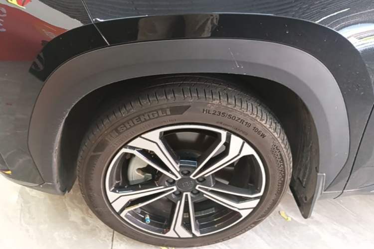 Used Geely Galaxy L7 2023 1.5T 115 km Starship Left Front Wheel Hub