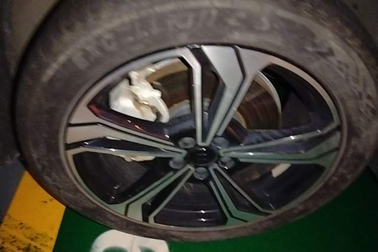 Used Geely Galaxy L7 2023 1.5T 115 km Starship Left Front Wheel Hub