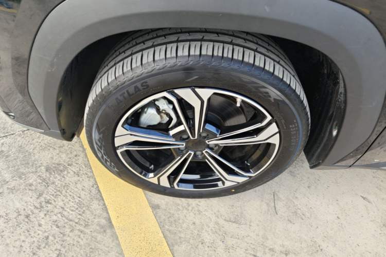 Used Geely Galaxy L7 2023 1.5T 115 km MAX Left Front Wheel Hub