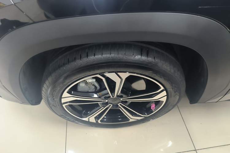 Used Geely Galaxy L7 2023 1.5T 115 km Starship Left Front Wheel Hub