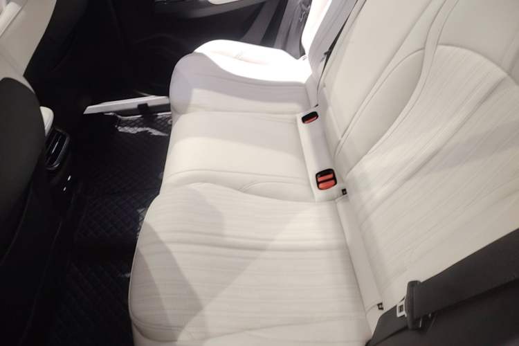 Used Geely Galaxy L7 2023 1.5T 115 km Starship Left Rear Seat