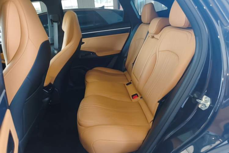 Used Geely Galaxy L7 2023 1.5T 115 km PLUS Left Rear Seat