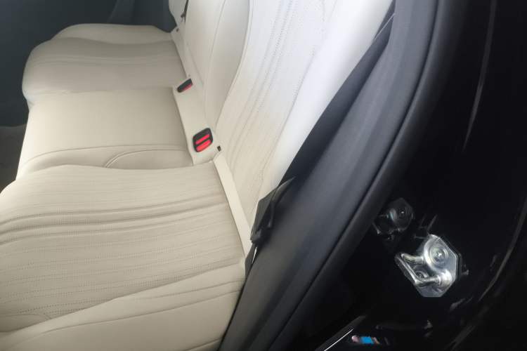 Used Geely Galaxy L7 2023 1.5T 115 km Starship Left Rear Seat