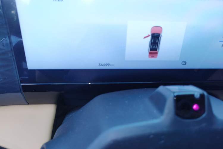 Used Geely Galaxy L7 2023 1.5T 115 km Starship Odometer Close Up