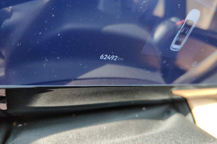 Used Geely Galaxy L7 2023 1.5T 115 km Starship Odometer Close Up