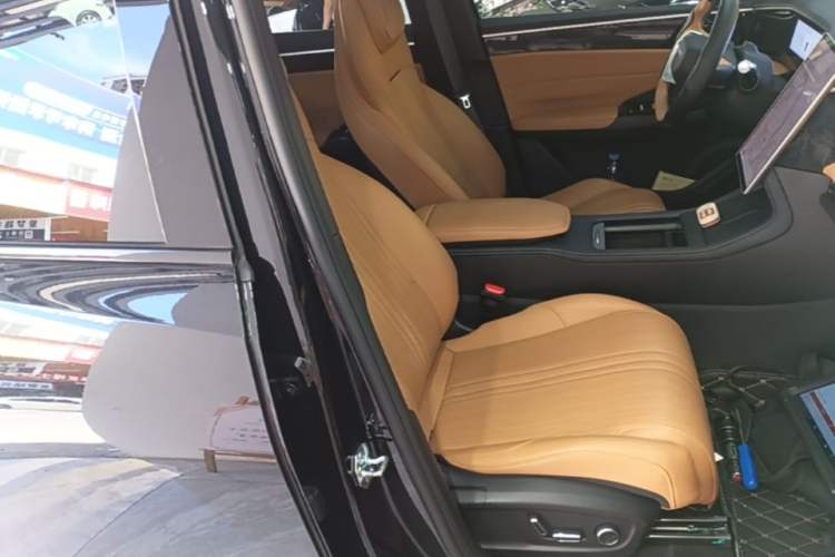Used Geely Galaxy L7 2023 1.5T 115 km Starship Right Front Seat