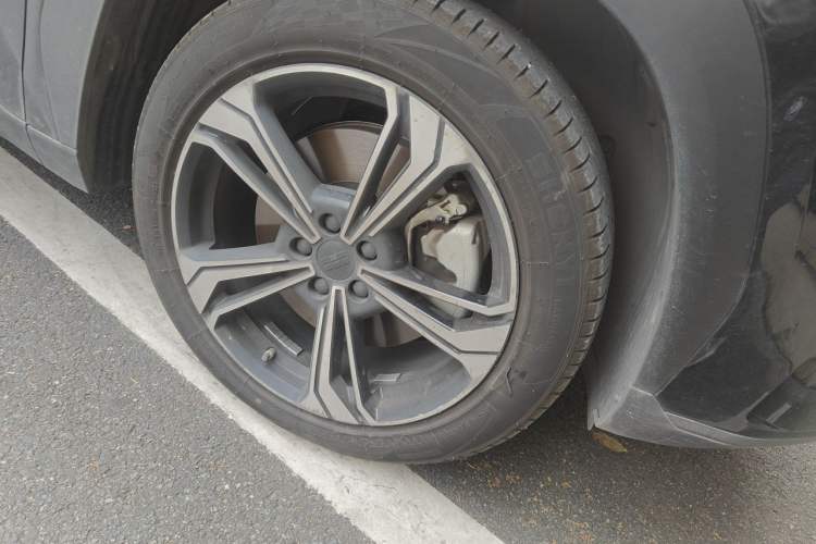Used Geely Galaxy L7 2023 1.5T 115 km Starship Right Front Wheel Hub