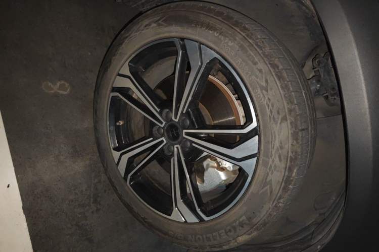 Used Geely Galaxy L7 2023 1.5T 115 km MAX Right Front Wheel Hub