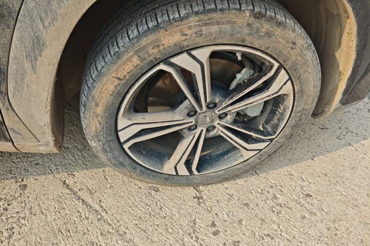 Used Geely Galaxy L7 2023 1.5T 115 km MAX Right Front Wheel Hub