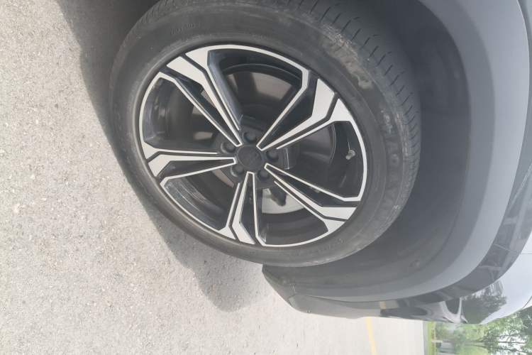 Used Geely Galaxy L7 2023 1.5T 115 km PLUS Right Front Wheel Hub