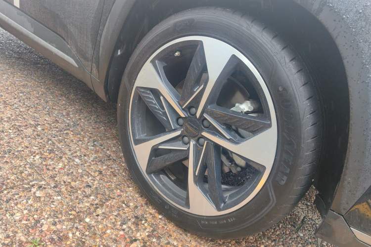 Used Geely Galaxy L7 2023 1.5T 115 km Starship Right Front Wheel Hub