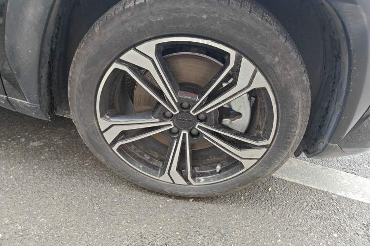 Used Geely Galaxy L7 2023 1.5T 115 km MAX Right Front Wheel Hub