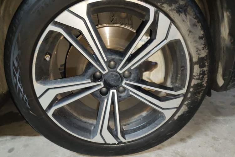 Used Geely Galaxy L7 2023 1.5T 115 km PLUS Right Front Wheel Hub