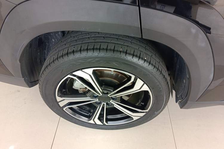 Used Geely Galaxy L7 2023 1.5T 115 km PLUS Right Rear Wheel Hub