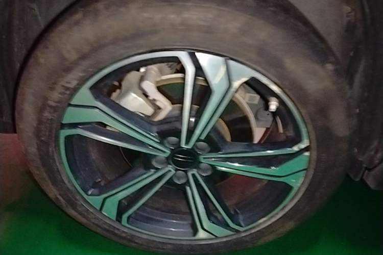 Used Geely Galaxy L7 2023 1.5T 115 km Starship Right Rear Wheel Hub