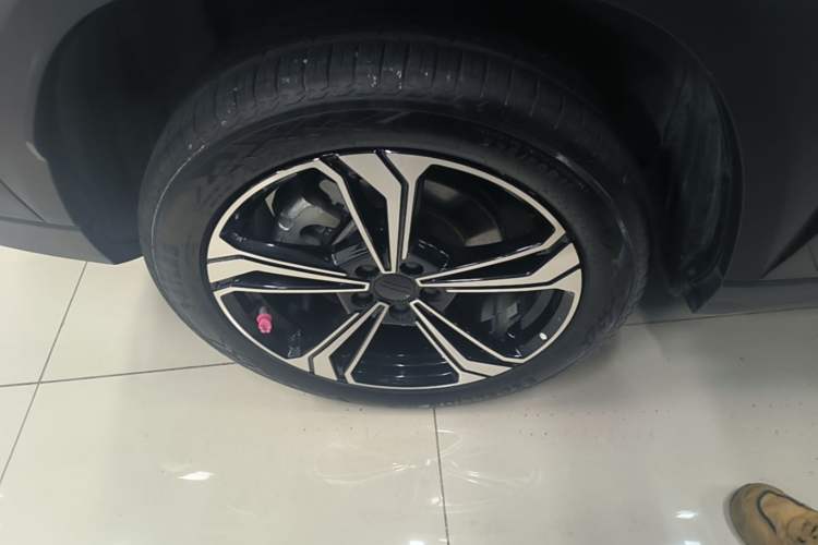 Used Geely Galaxy L7 2023 1.5T 115 km Starship Right Rear Wheel Hub