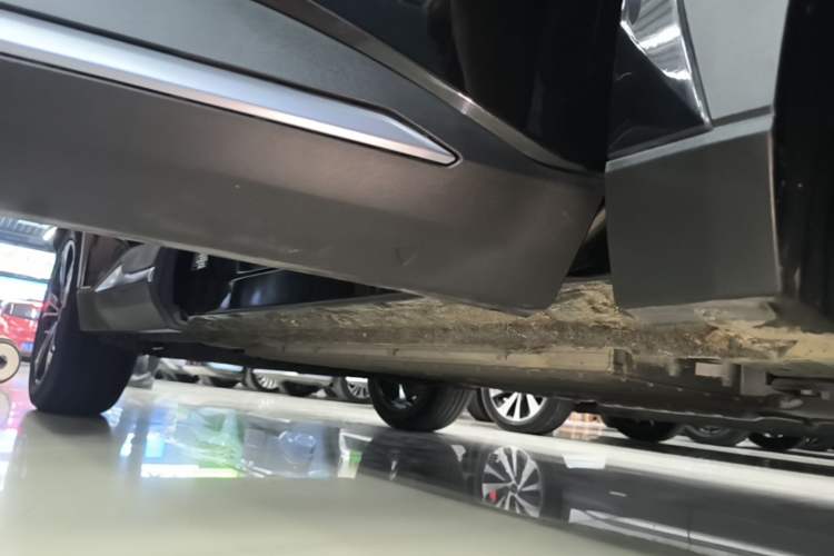 Used Geely Galaxy L7 2023 1.5T 115 km MAX Right Side Sill
