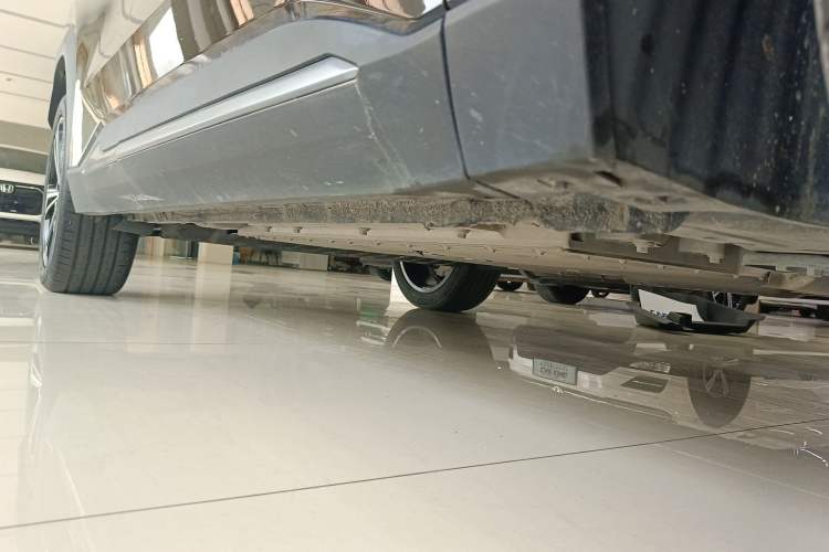 Used Geely Galaxy L7 2023 1.5T 115 km PLUS Right Side Sill