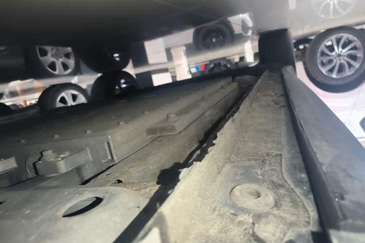 Used Geely Galaxy L7 2023 1.5T 115 km Starship Right Side Sill