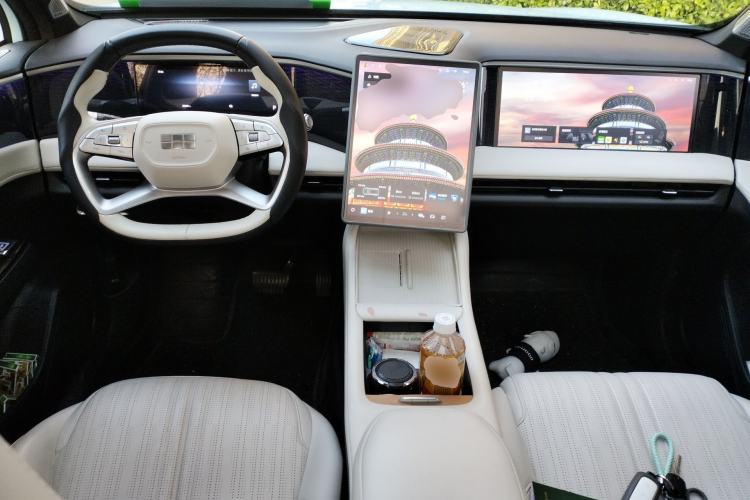 Used Geely Galaxy L7 2023 1.5T 115 km Starship Center Console