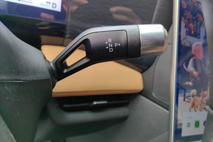 Used Geely Galaxy L7 2023 1.5T 115 km Starship Gear Lever