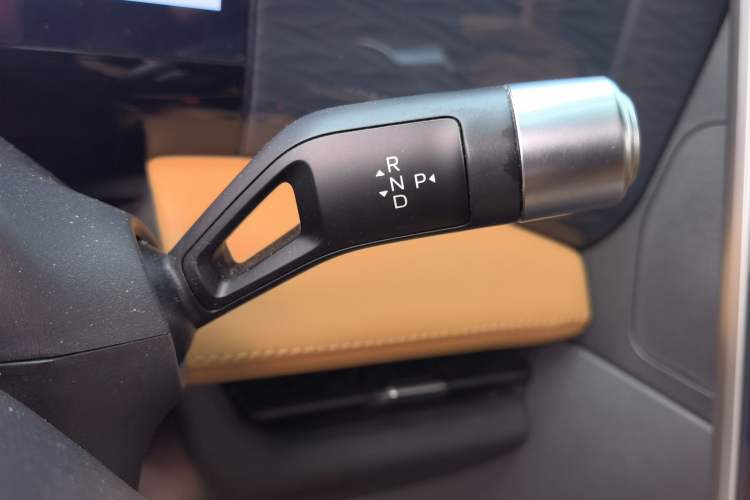 Used Geely Galaxy L7 2023 1.5T 115 km Starship Gear Lever