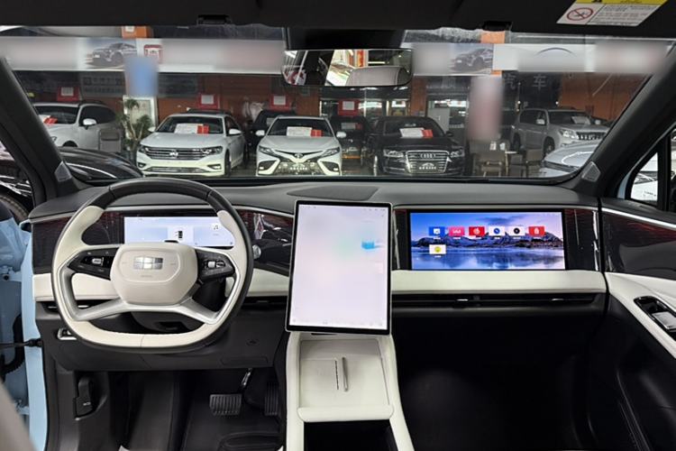 Used Geely Galaxy L7 2023 1.5T 115 km Starship Interior 1