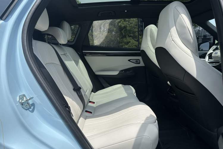 Used Geely Galaxy L7 2023 1.5T 115 km Starship Interior 3