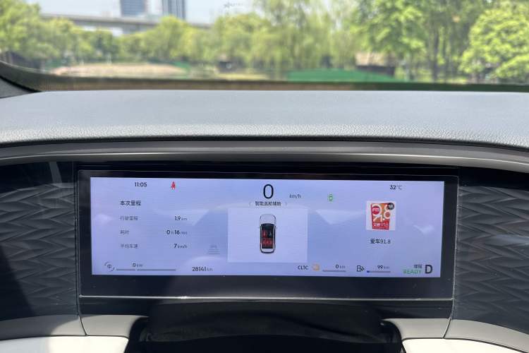 Used Geely Galaxy L7 2023 1.5T 115 km Starship Odometer Close Up