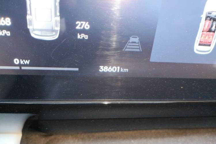 Used Geely Galaxy L7 2023 1.5T 115 km Starship Odometer Close Up