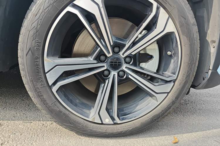 Used Geely Galaxy L7 2023 1.5T 115 km MAX Right Front Wheel Hub