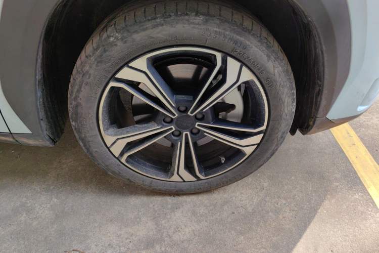 Used Geely Galaxy L7 2023 1.5T 115 km Starship Right Front Wheel Hub