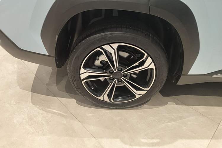 Used Geely Galaxy L7 2023 1.5T 115 km MAX Right Rear Wheel Hub