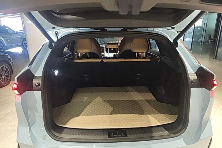 Used Geely Galaxy L7 2023 1.5T 115 km MAX Trunk
