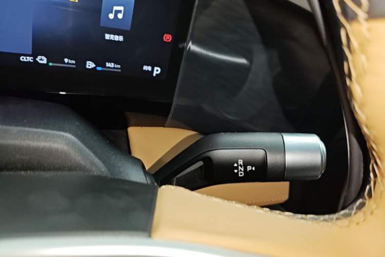 Used Geely Galaxy L7 2023 1.5T 115 km Starship Gear Lever