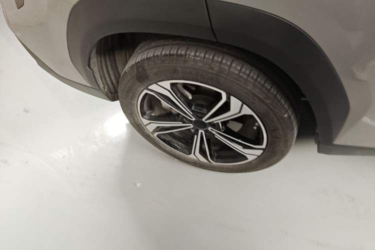 Used Geely Galaxy L7 2023 1.5T 115 km Starship Right Rear Wheel Hub