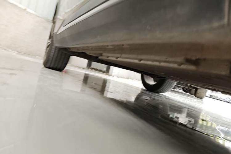 Used Geely Galaxy L7 2023 1.5T 115 km Starship Right Side Sill