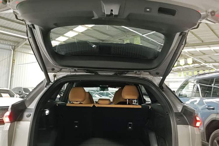 Used Geely Galaxy L7 2023 1.5T 115 km Starship Trunk