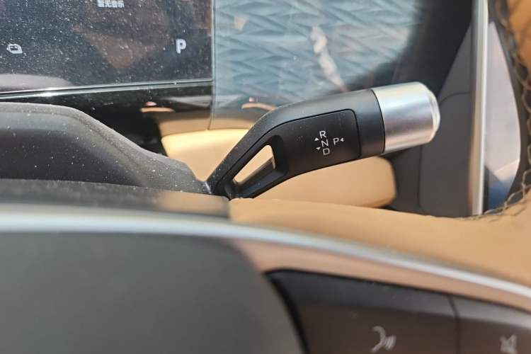 Used Geely Galaxy L7 2023 1.5T 115 km Starship Gear Lever