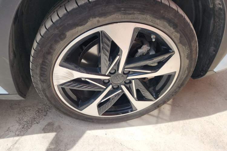 Used Geely Galaxy L7 2023 1.5T 115 km Starship Right Front Wheel Hub