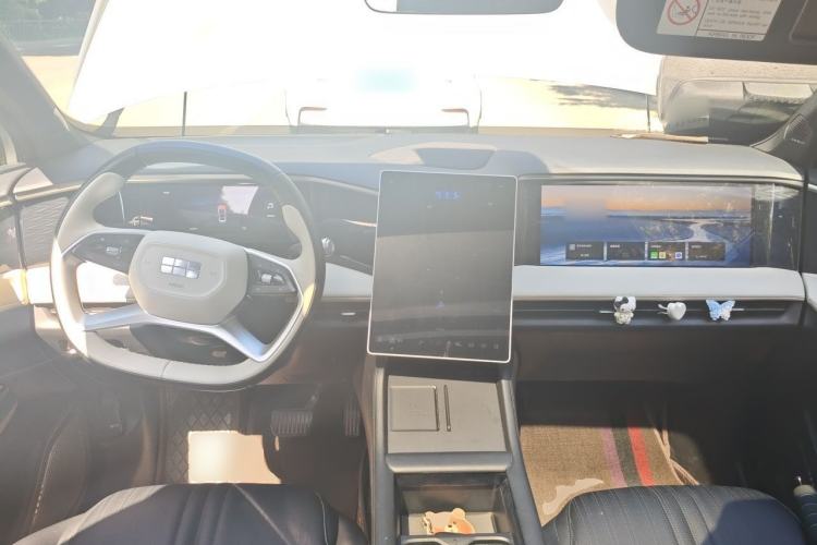 Used Geely Galaxy L7 2023 1.5T 115 km MAX Center Console