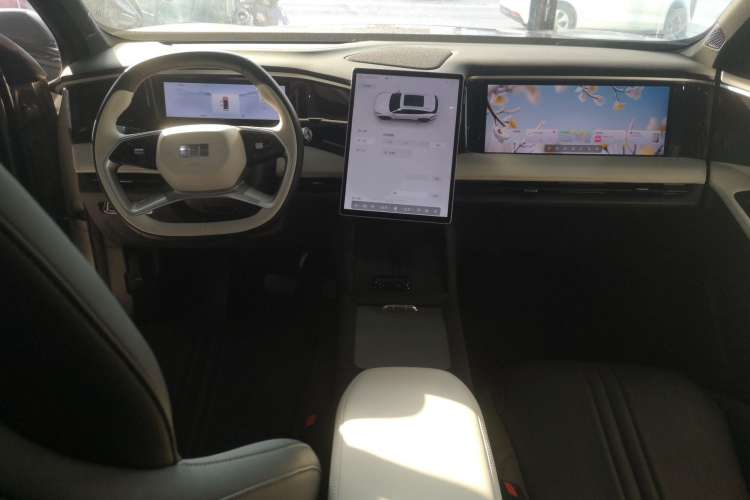 Used Geely Galaxy L7 2023 1.5T 115 km MAX Center Console