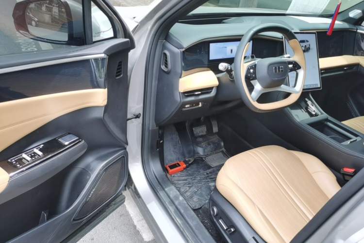 Used Geely Galaxy L7 2023 1.5T 115 km Starship Driver Seat